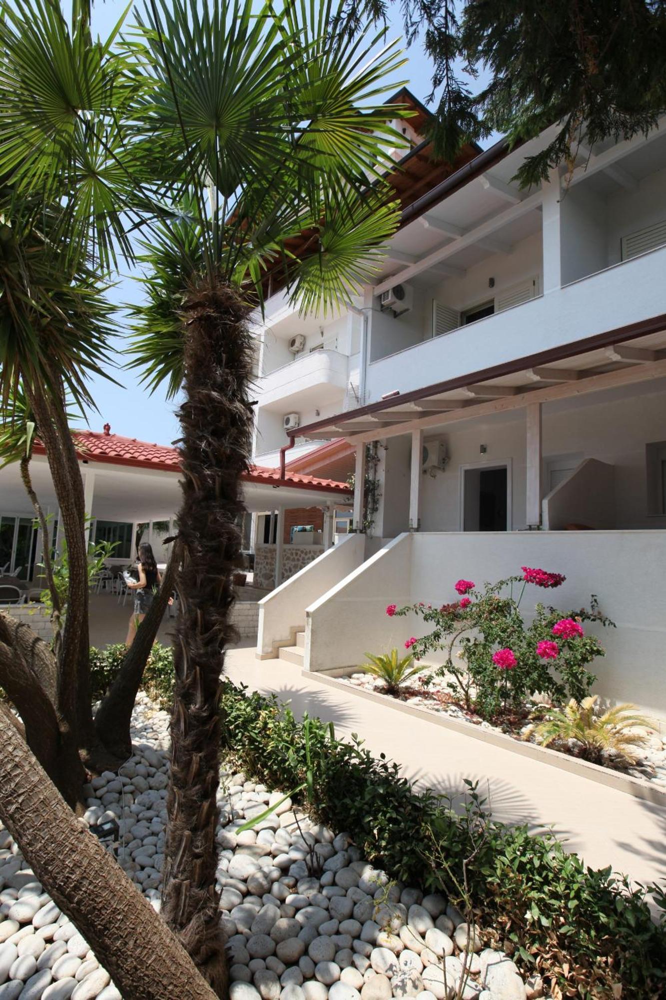 Hotel Relax Dhërmi 외부 사진